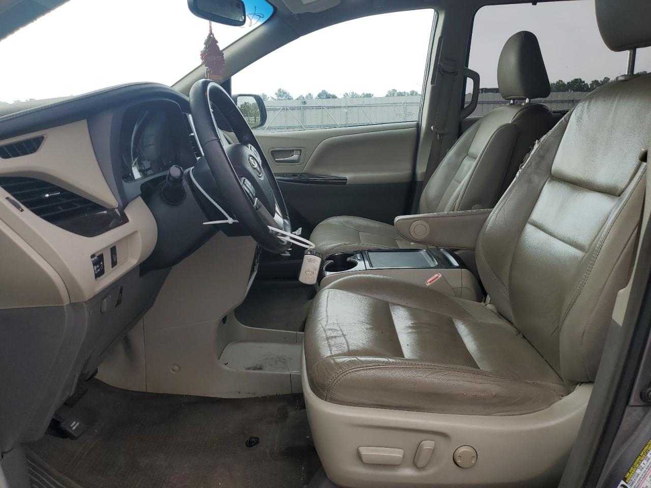 2017 TOYOTA SIENNA