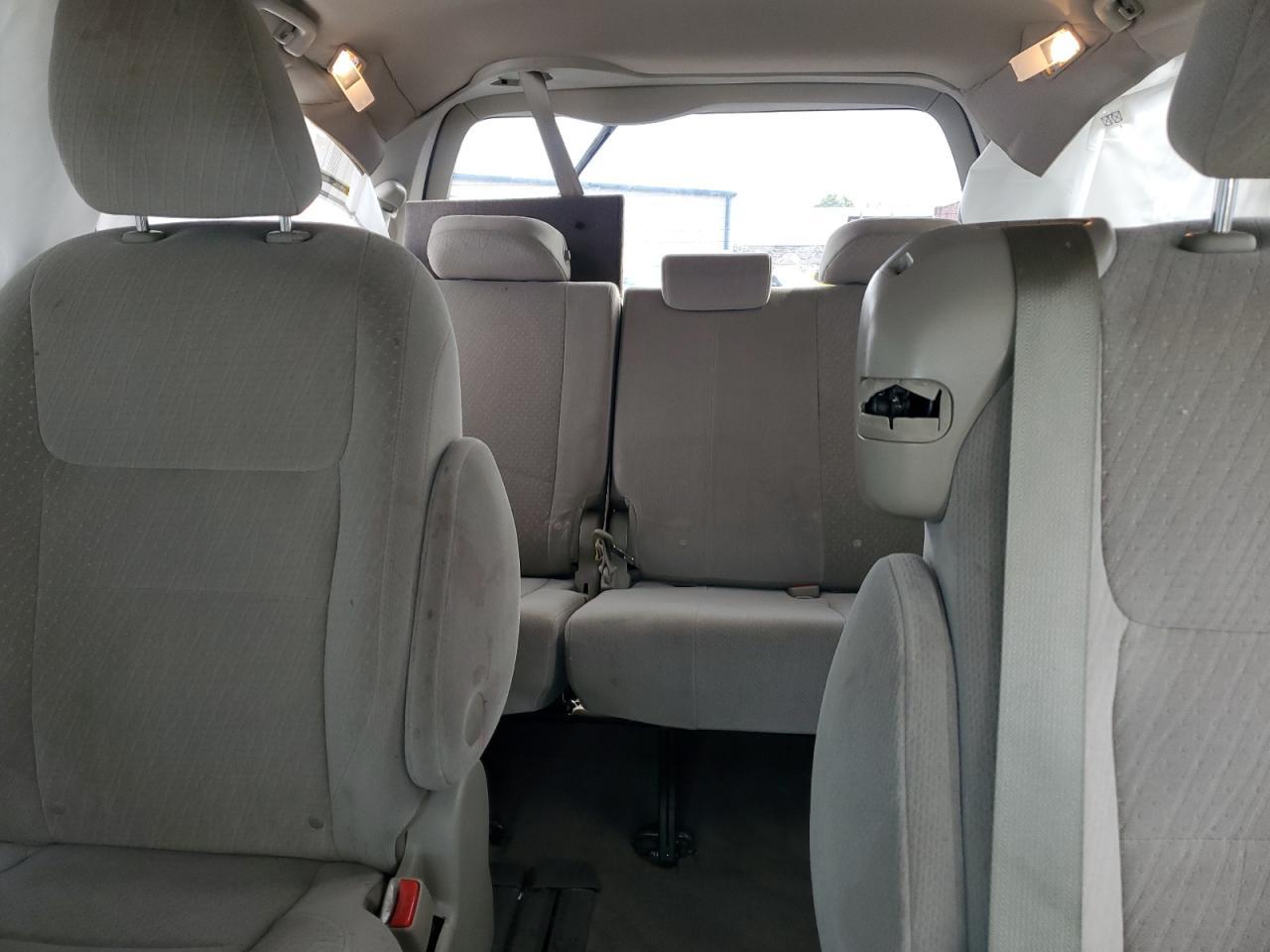 2016 TOYOTA SIENNA