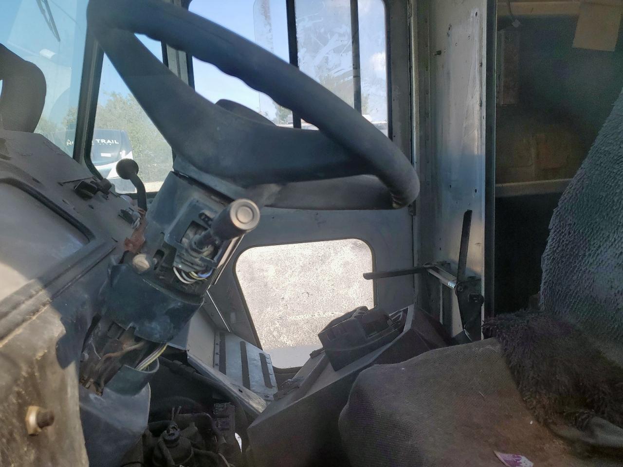 2005 WORKHORSE CUSTOM CHASSIS Forward Control Chassis