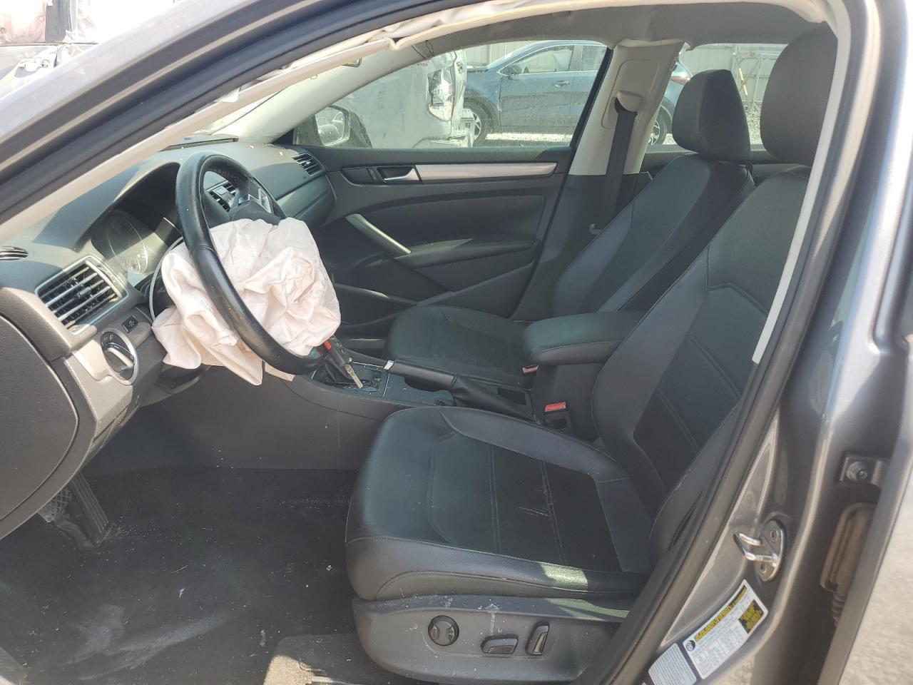 2015 VOLKSWAGEN Passat