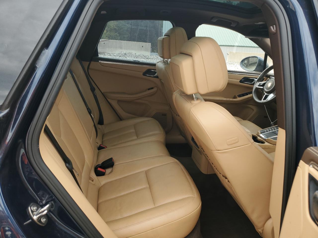 2016 PORSCHE Macan