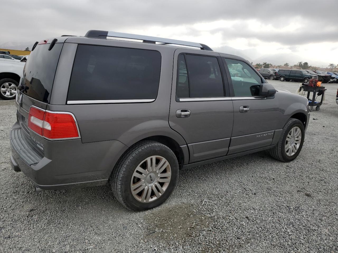 2011 LINCOLN Navigator