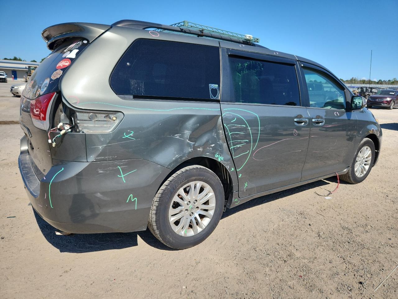 2013 TOYOTA SIENNA