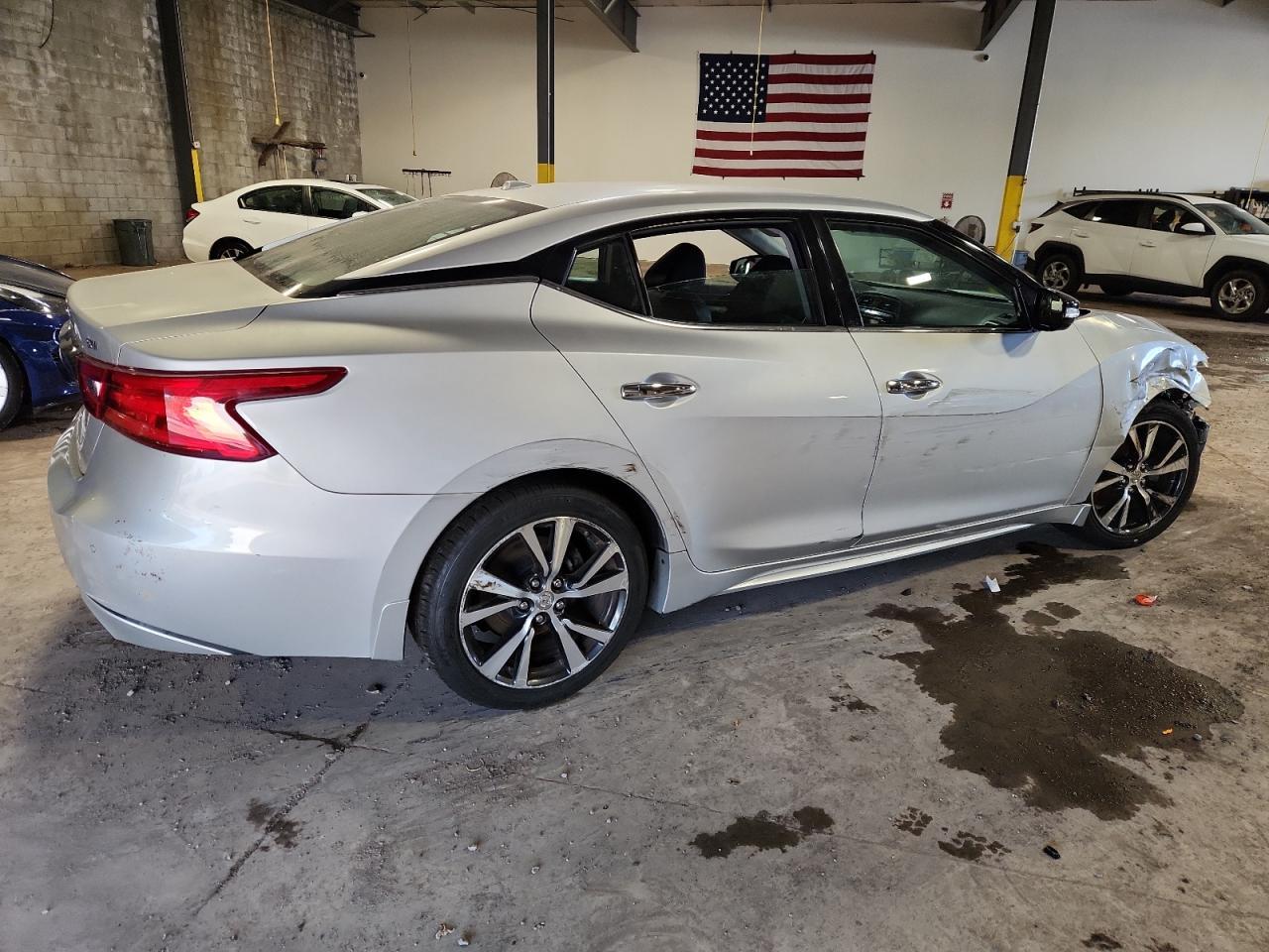 2017 NISSAN Maxima