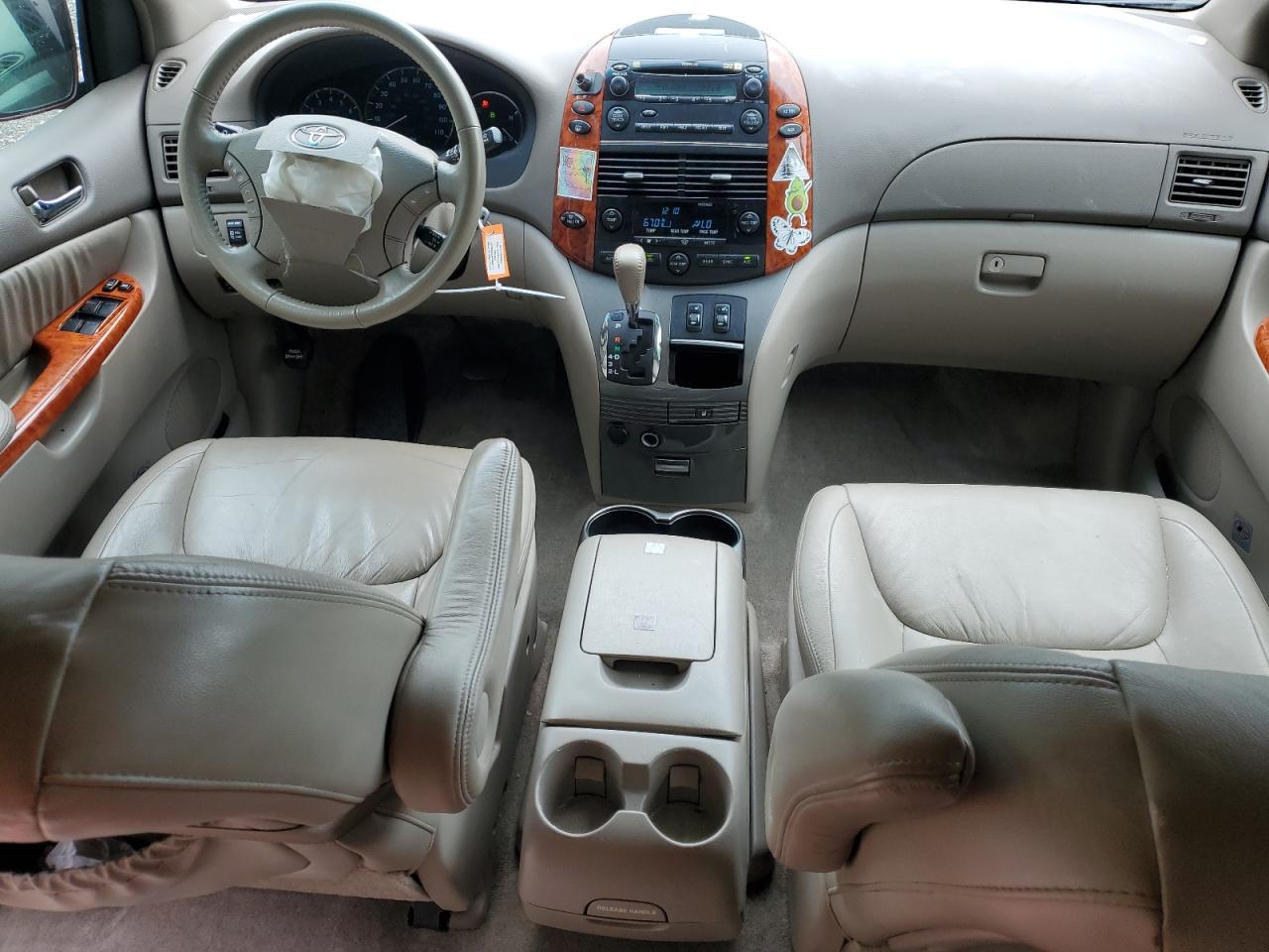 2010 TOYOTA SIENNA