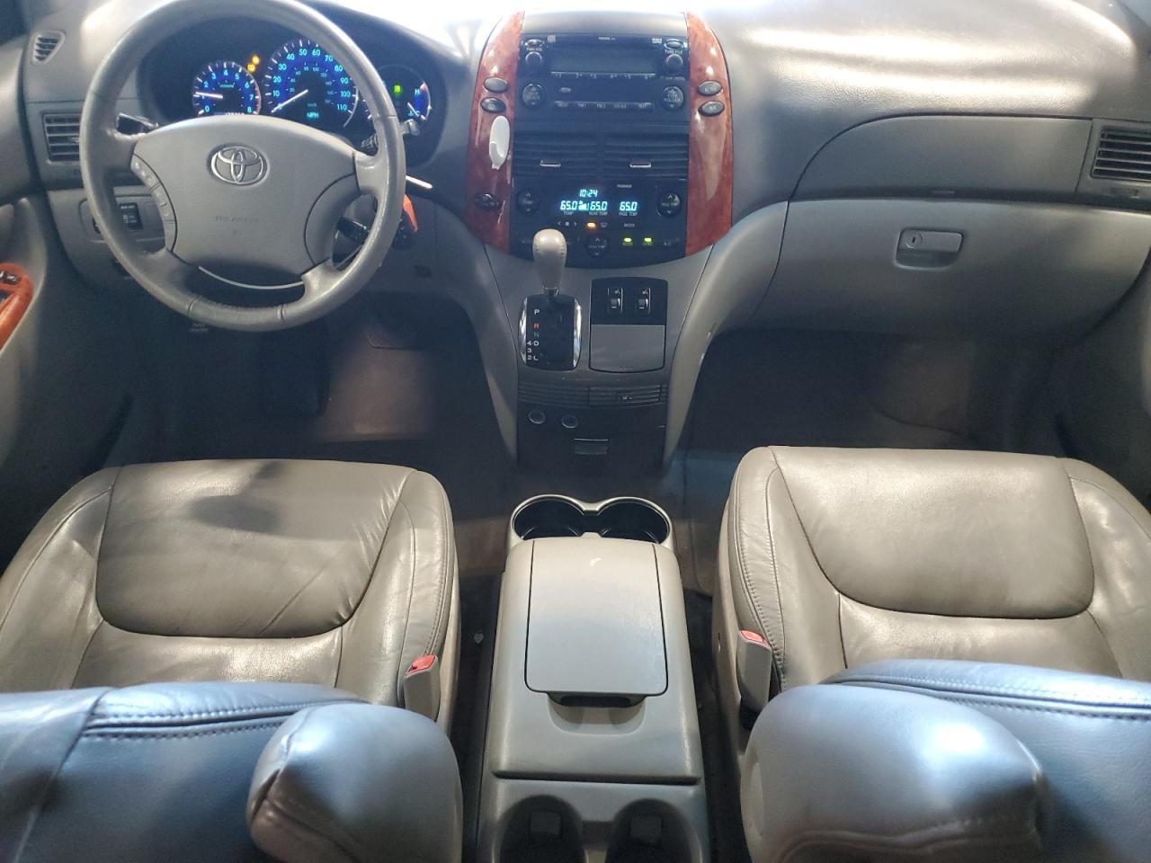 2010 TOYOTA SIENNA