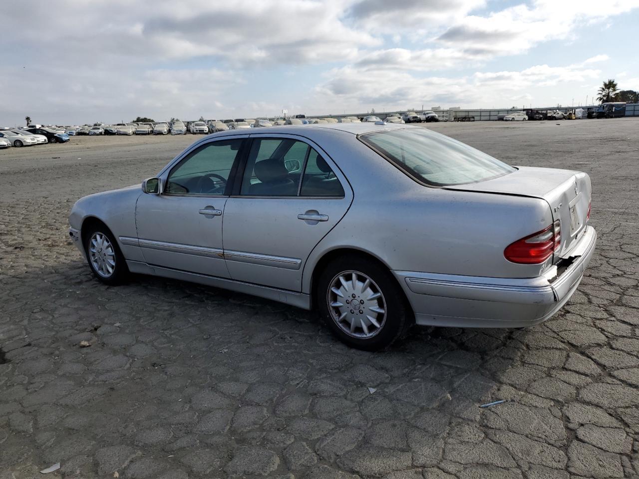 2000 MERCEDES-BENZ E-Class