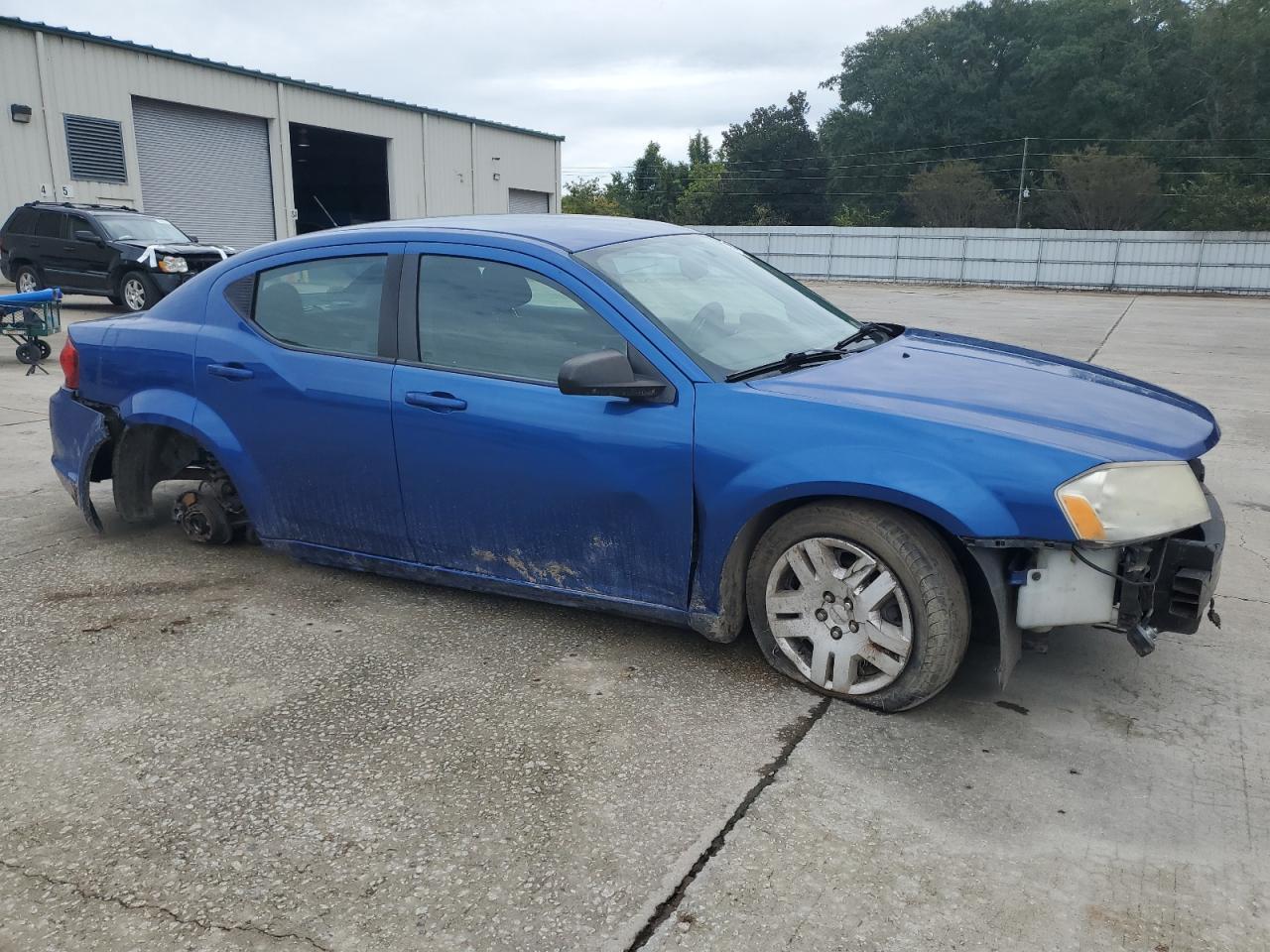 2013 DODGE Avenger