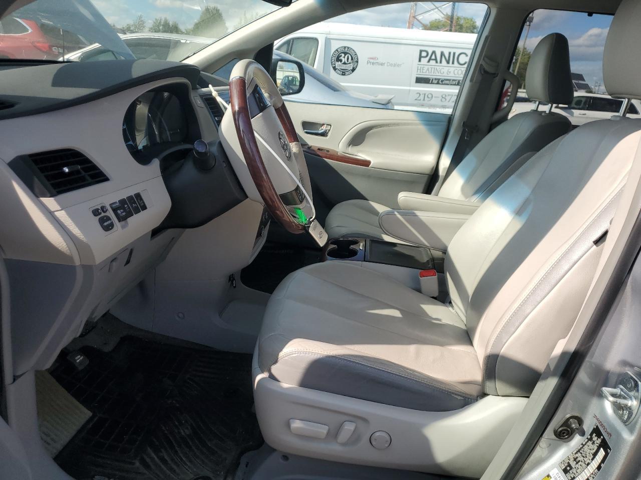 2014 TOYOTA SIENNA