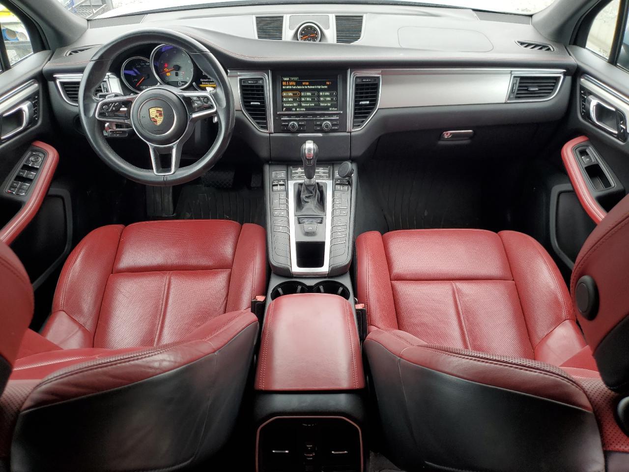 2016 PORSCHE Macan