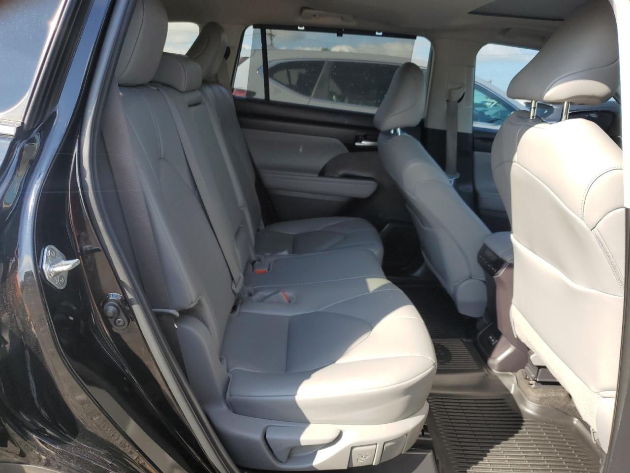 2024 TOYOTA HIGHLANDER