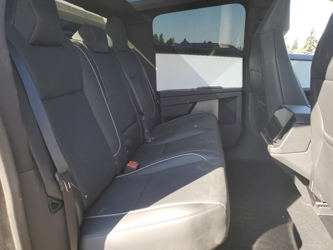 2024 TESLA Cybertruck