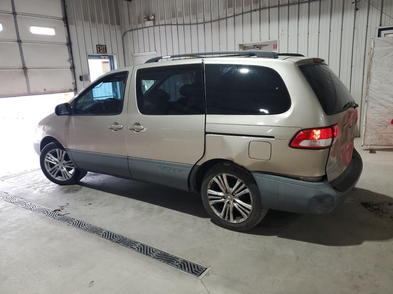 2002 TOYOTA SIENNA