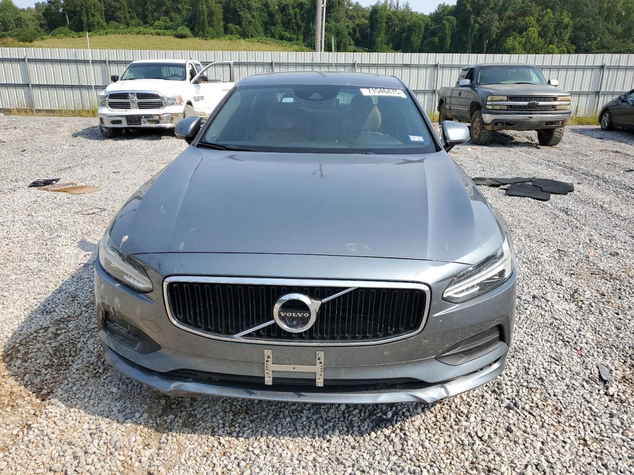 2018 VOLVO S90