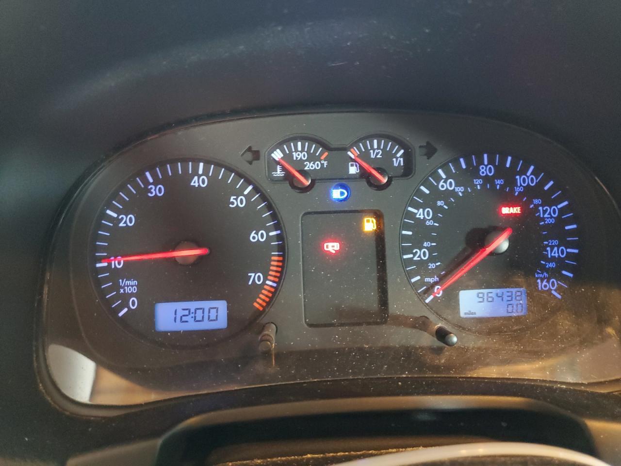 2003 VOLKSWAGEN GOLF