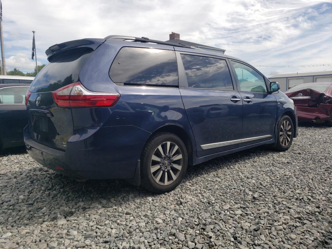 2018 TOYOTA SIENNA