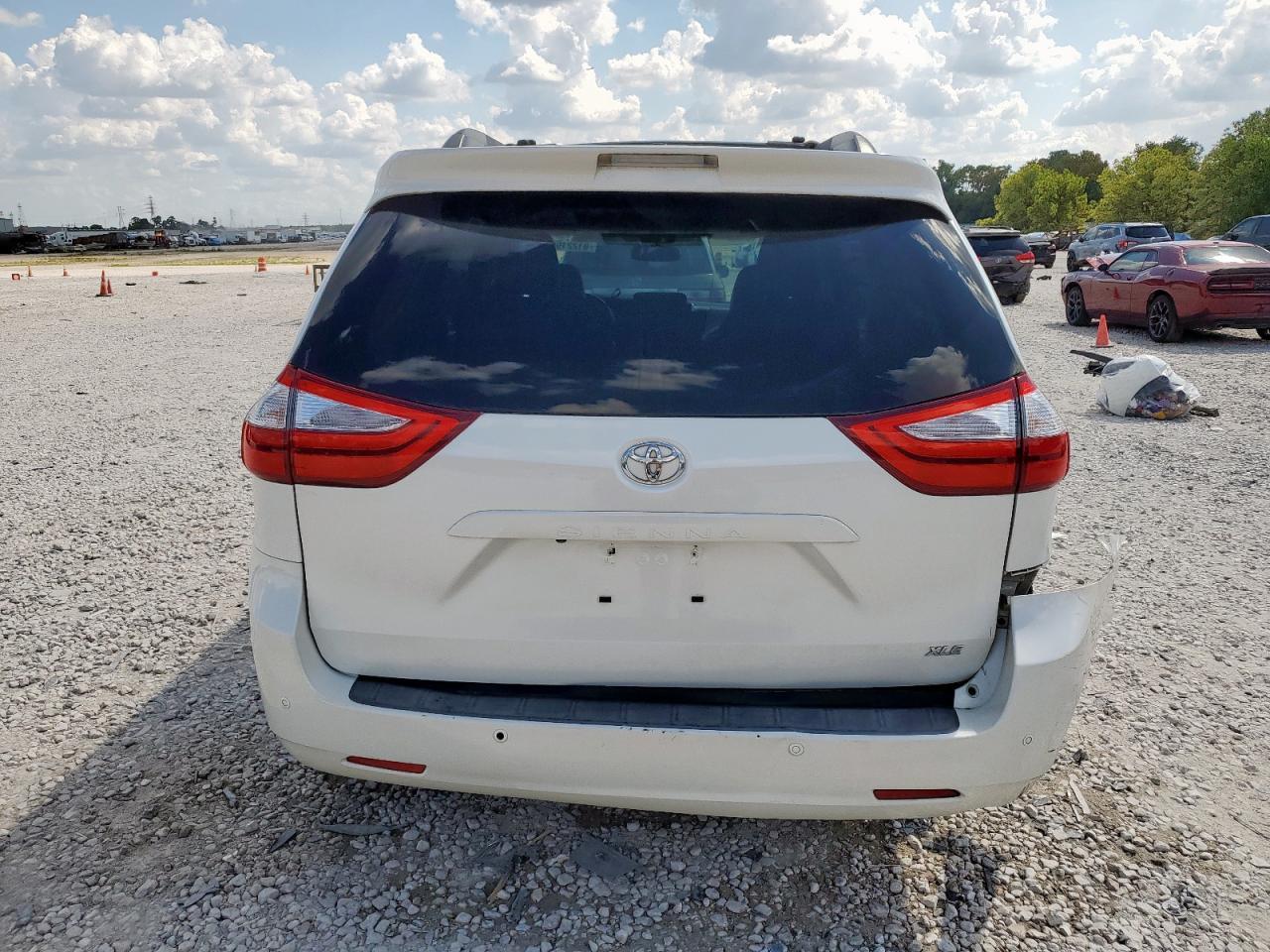 2015 TOYOTA SIENNA
