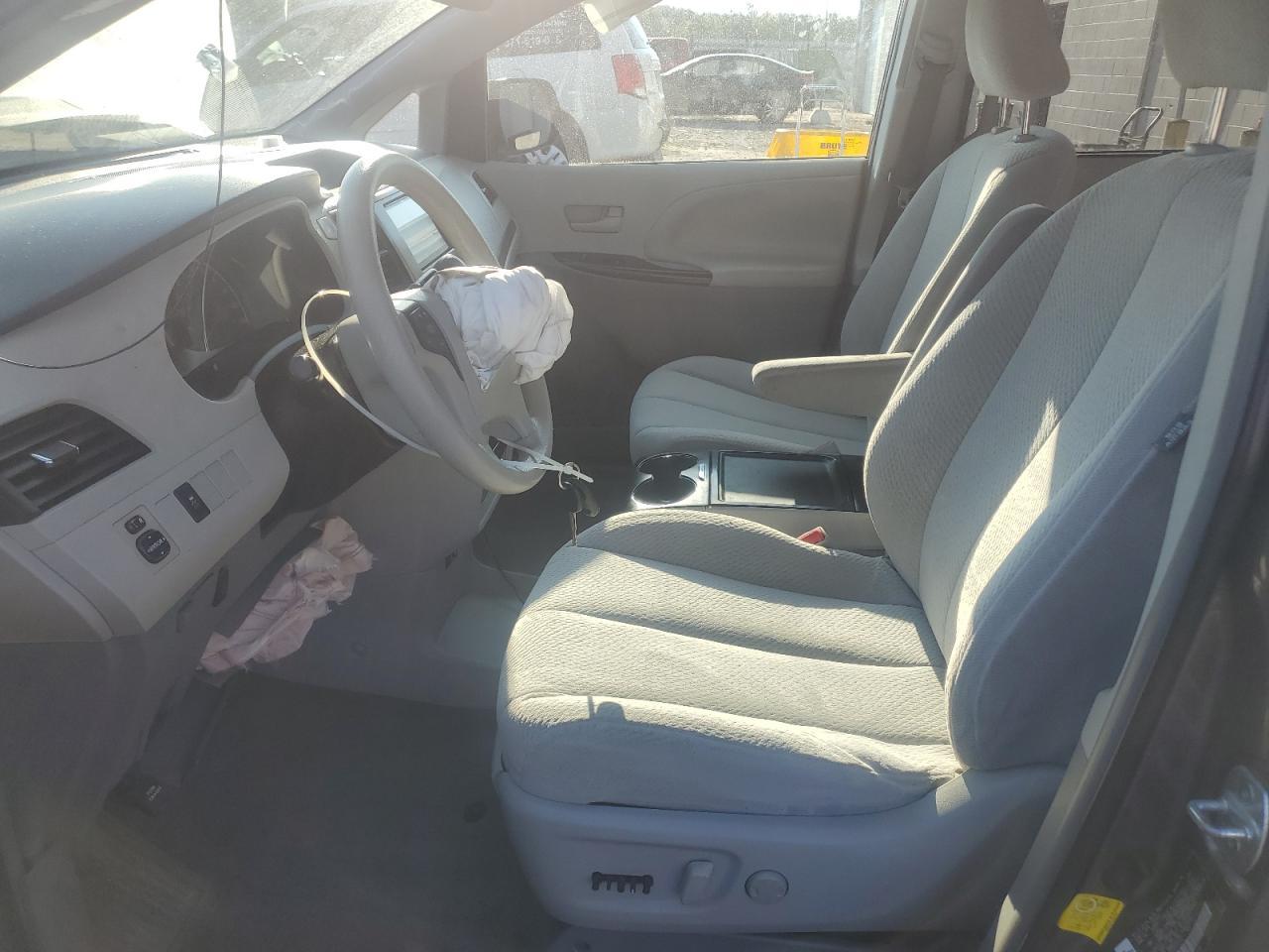 2013 TOYOTA SIENNA