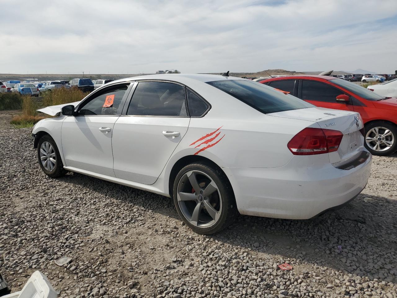2013 VOLKSWAGEN Passat