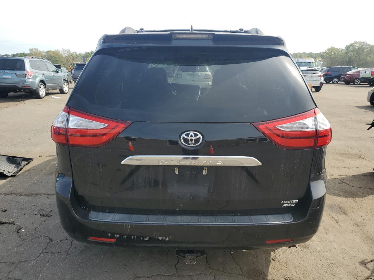 2018 TOYOTA SIENNA
