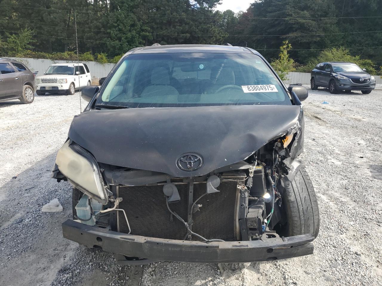 2011 TOYOTA SIENNA