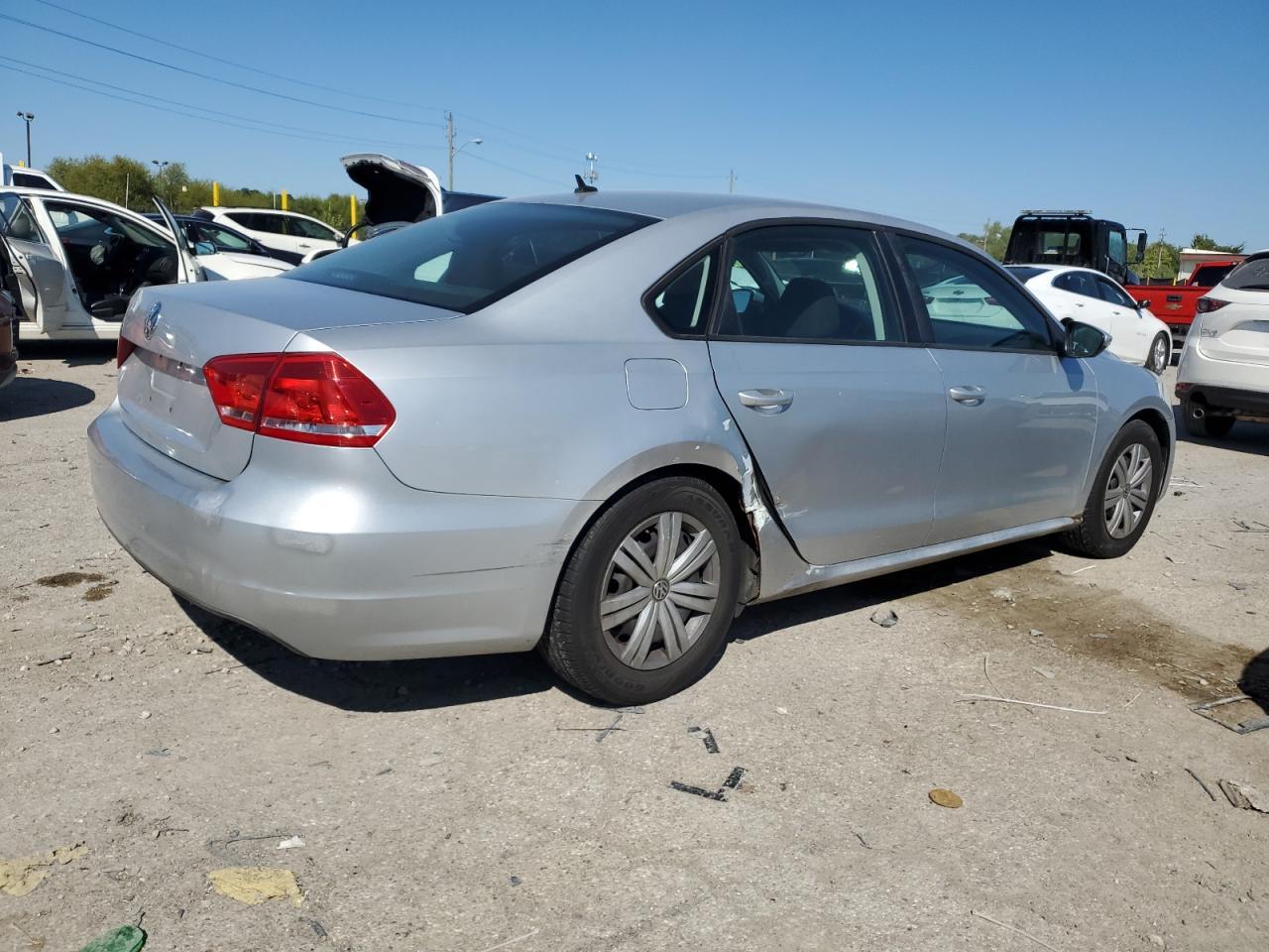 2012 VOLKSWAGEN Passat