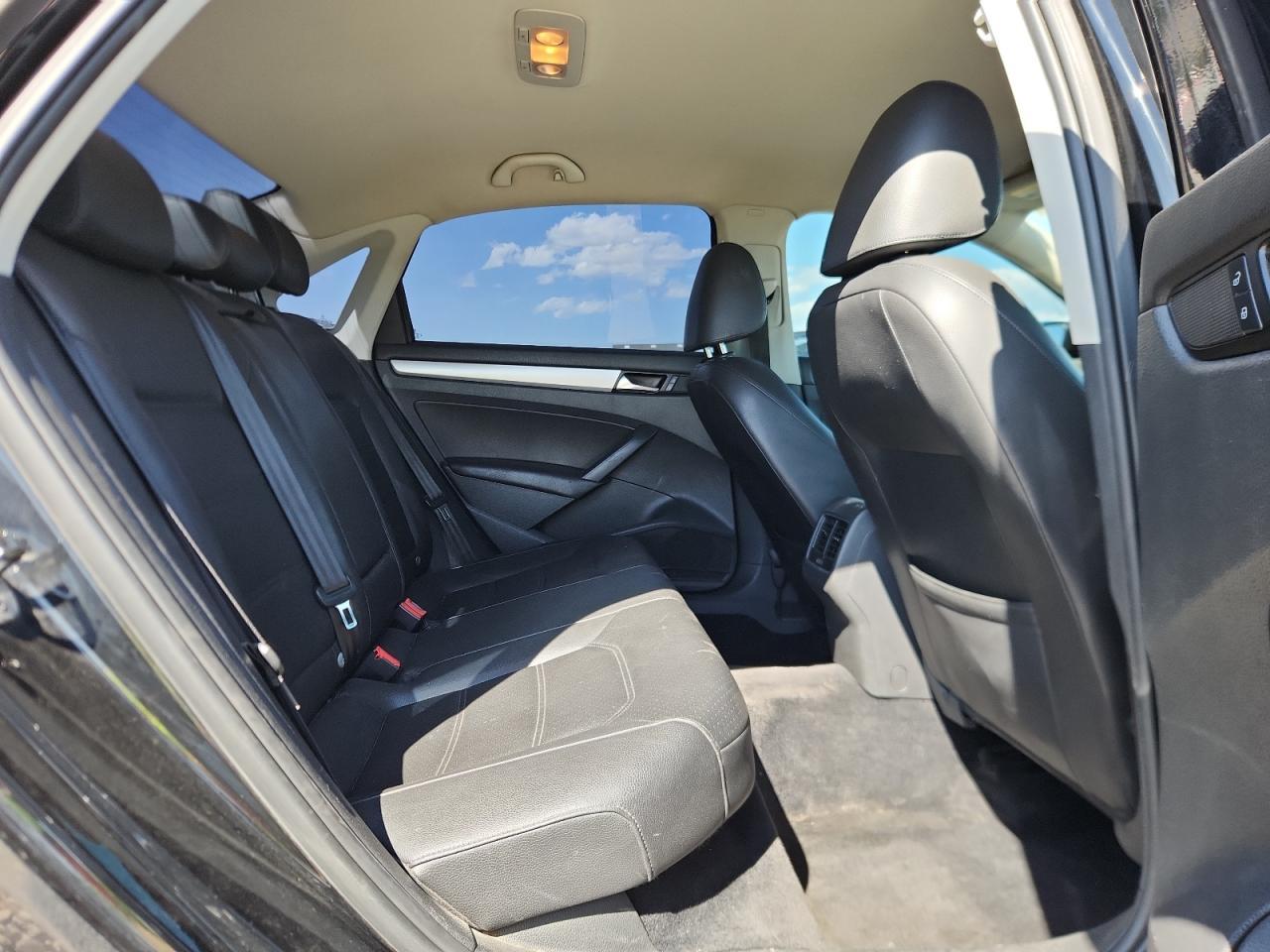 2013 VOLKSWAGEN Passat