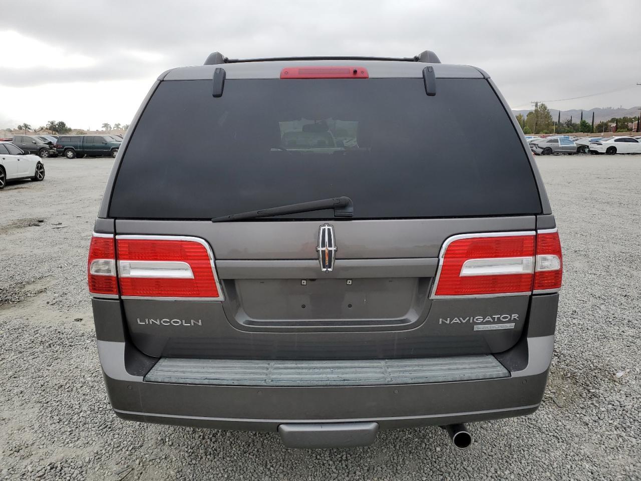 2011 LINCOLN Navigator