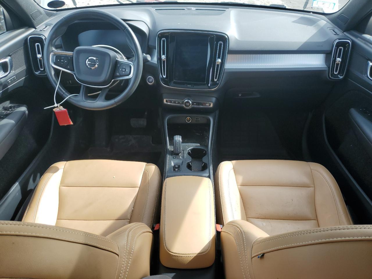 2019 VOLVO XC40
