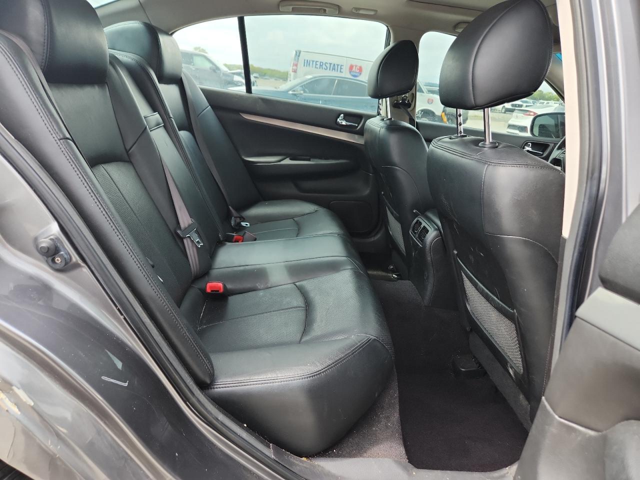 2013 INFINITI G37