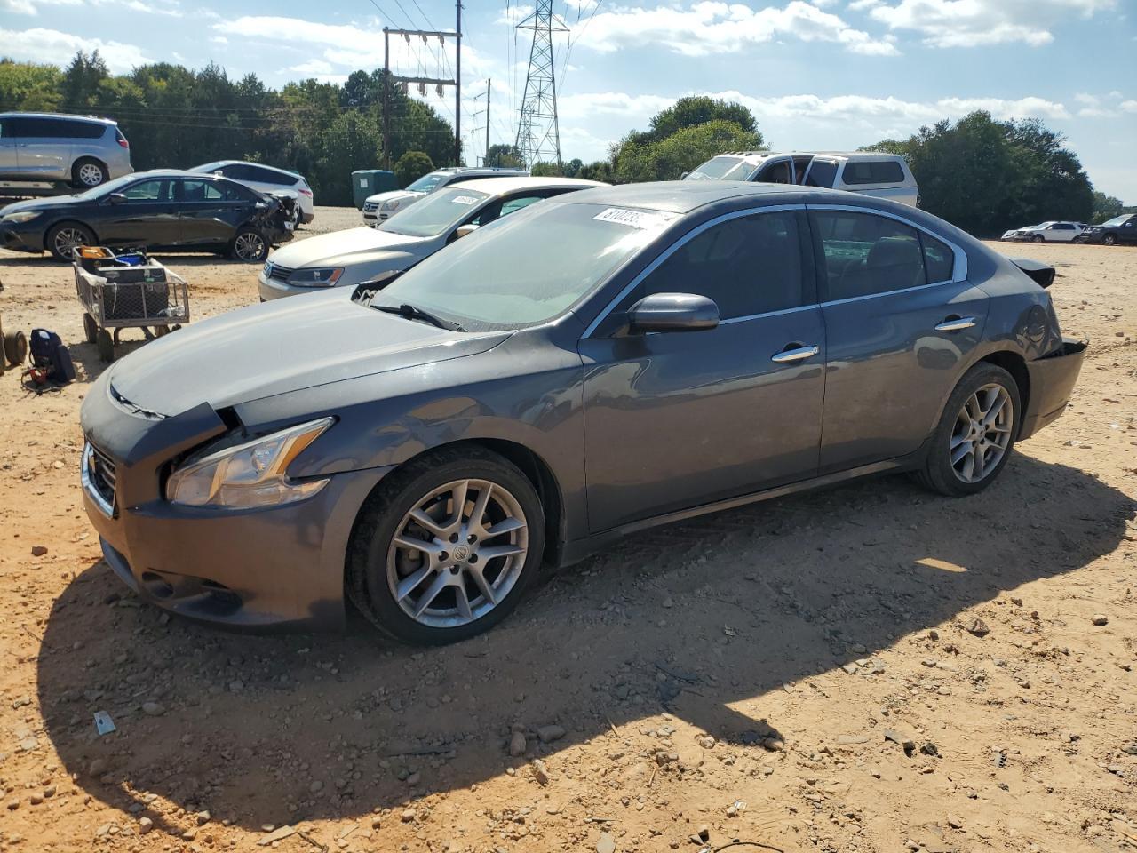 2010 NISSAN Maxima