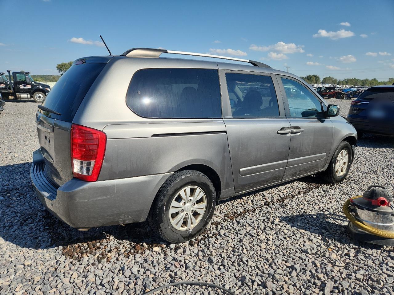 2011 KIA SEDONA