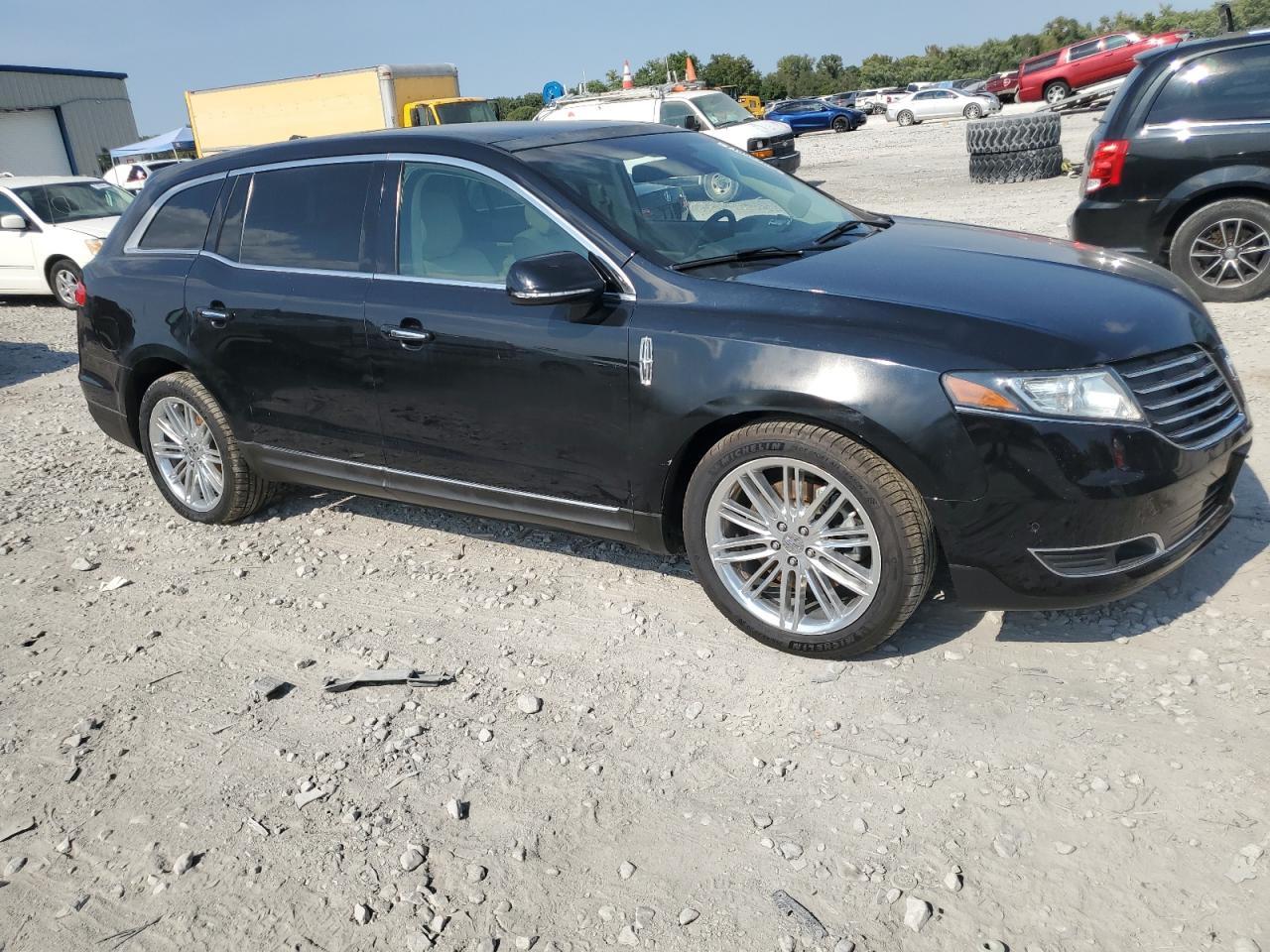 2019 LINCOLN MKT