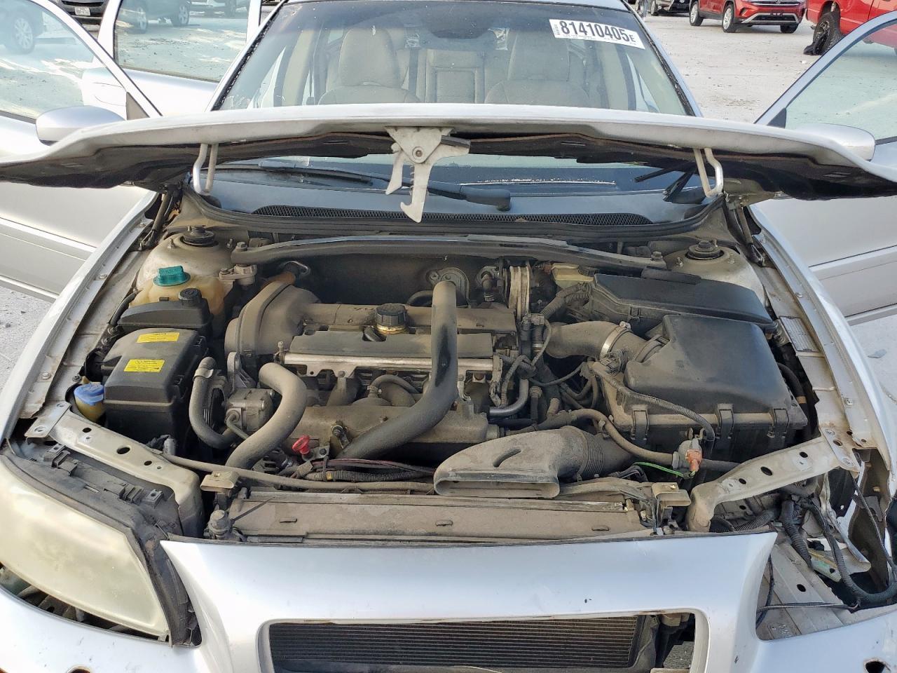 2005 VOLVO V70