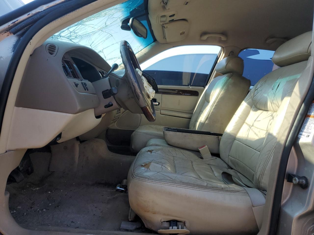2002 LINCOLN Town Car