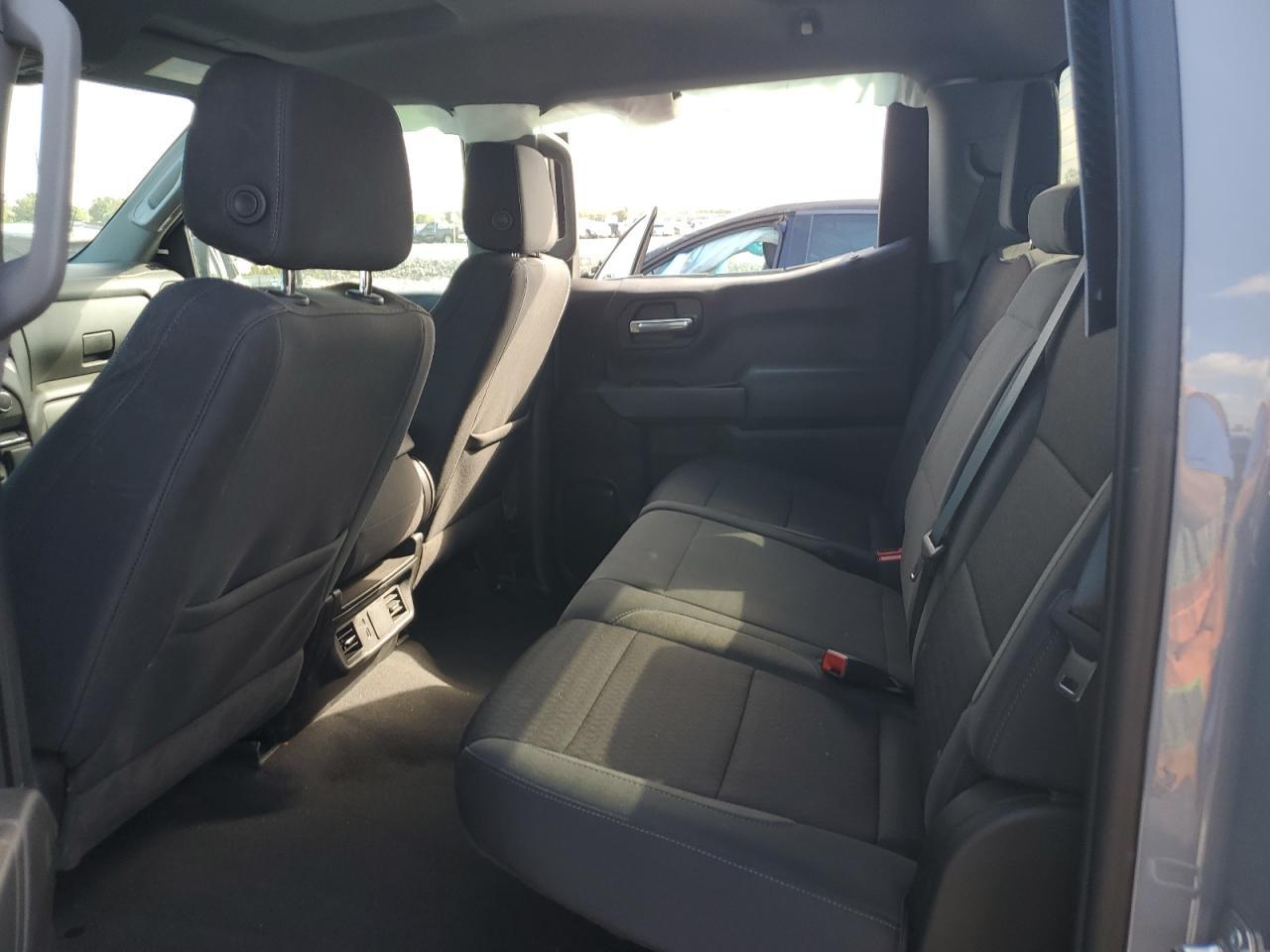2024 CHEVROLET Silverado