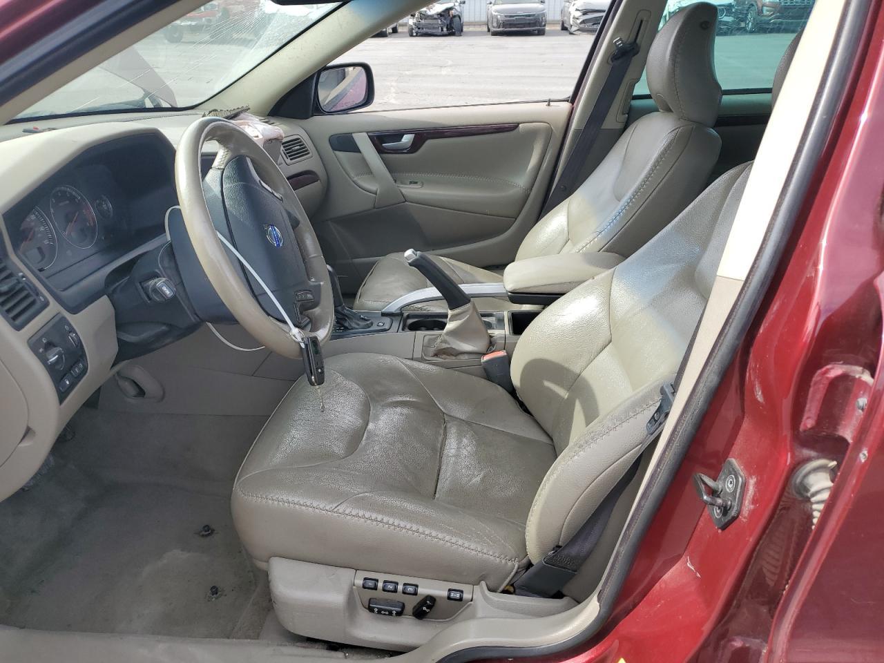 2004 VOLVO XC70