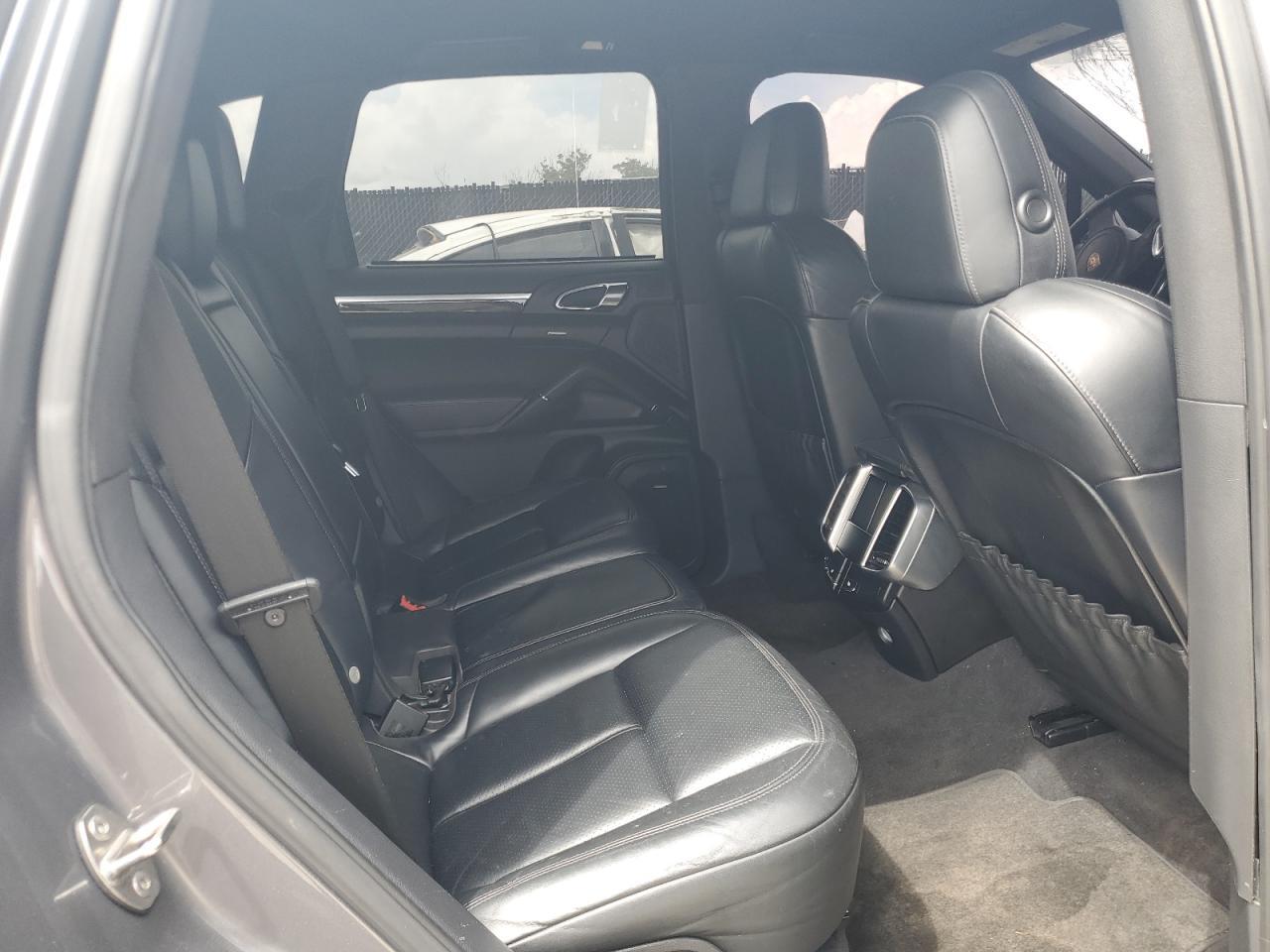 2012 PORSCHE CAYENNE