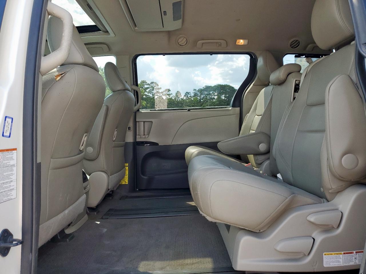 2015 TOYOTA SIENNA