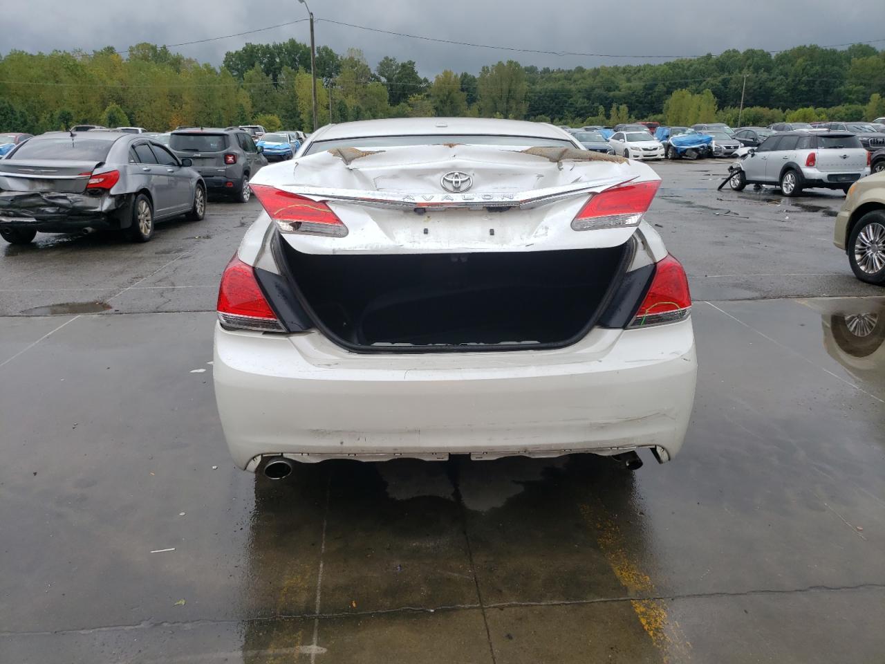 2011 TOYOTA Avalon