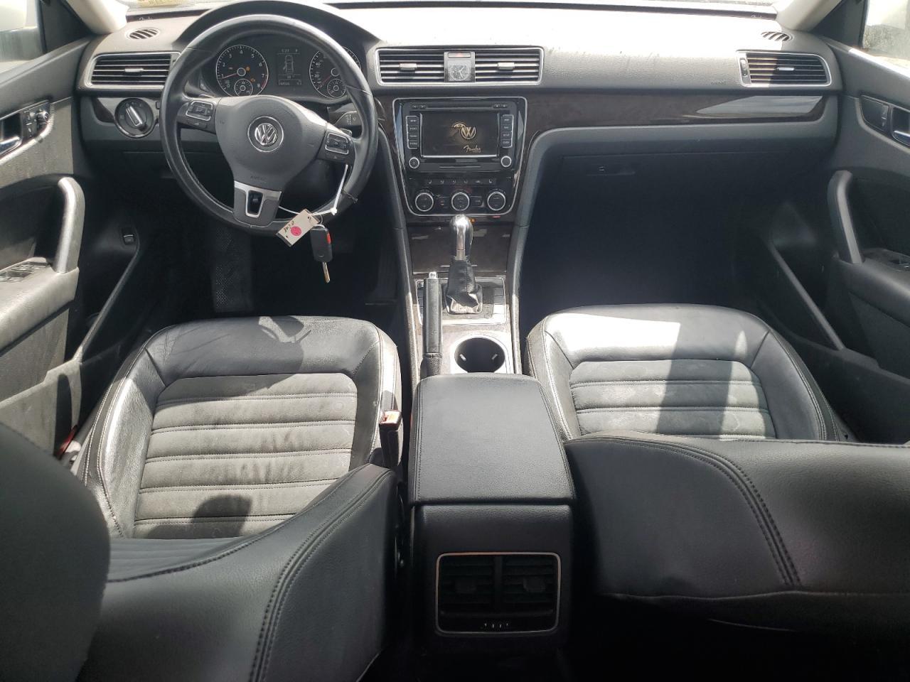 2014 VOLKSWAGEN Passat