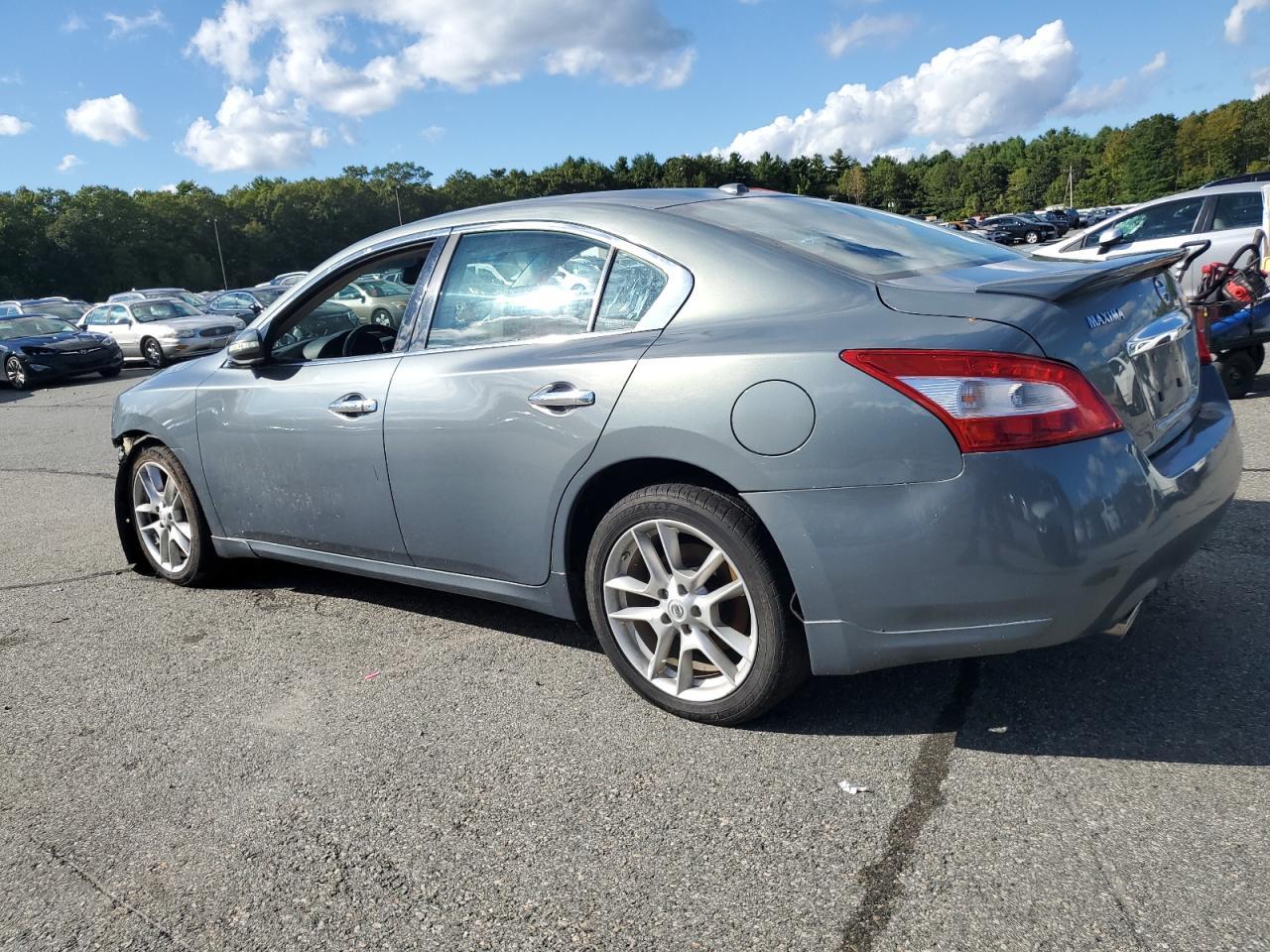2011 NISSAN Maxima