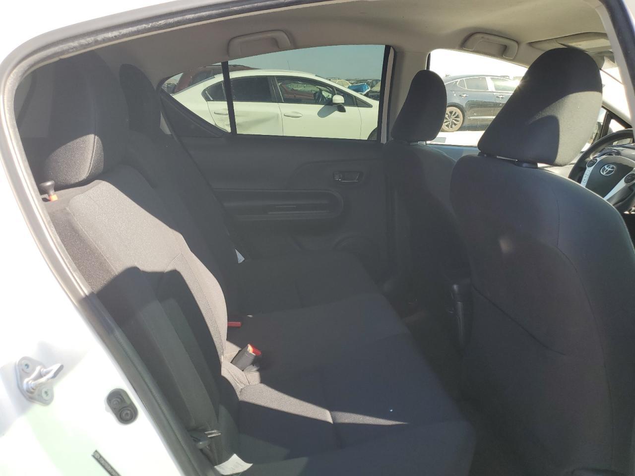 2017 TOYOTA Prius c
