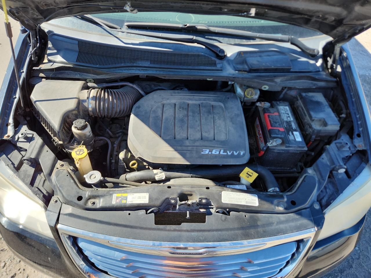 2013 CHRYSLER Town & Country