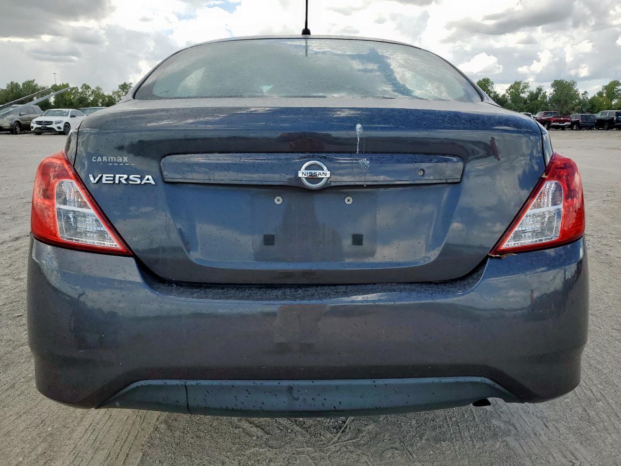 2015 NISSAN VERSA