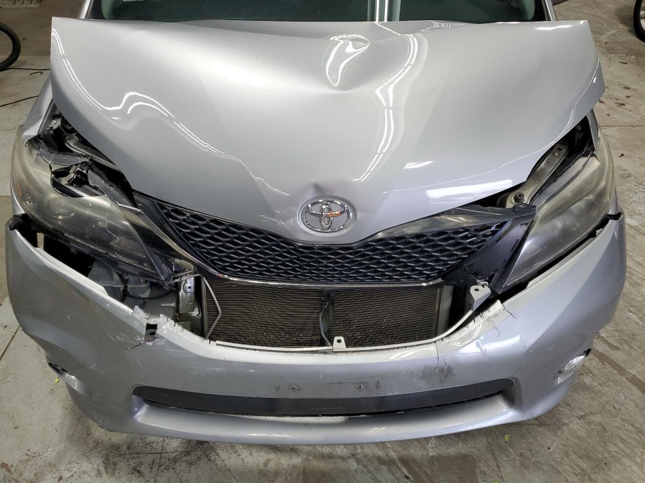2015 TOYOTA SIENNA