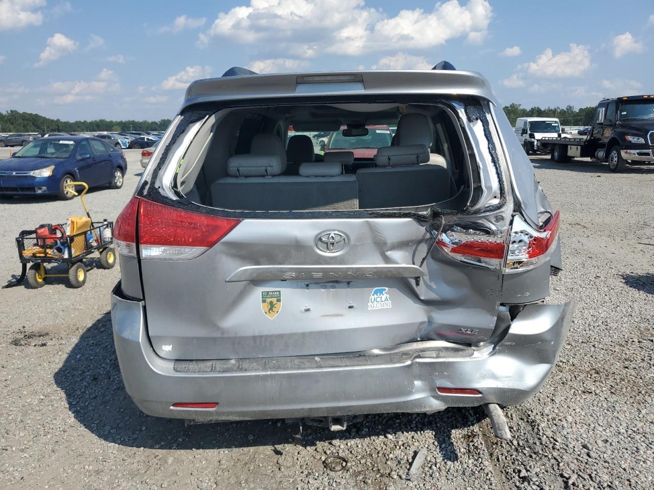 2012 TOYOTA SIENNA