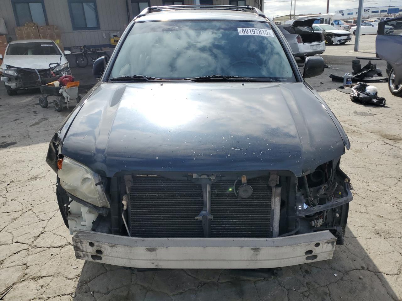 2004 TOYOTA HIGHLANDER
