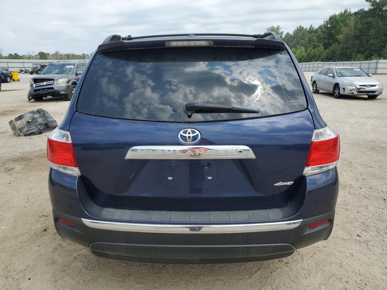 2011 TOYOTA HIGHLANDER