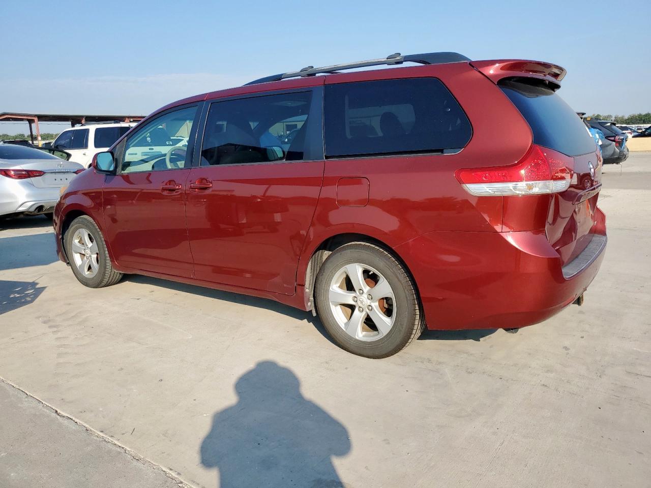 2011 TOYOTA SIENNA